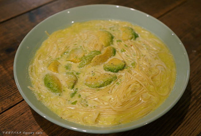 写真｜アボカドパスタ（ペペロンチーノ）©gorey cafe